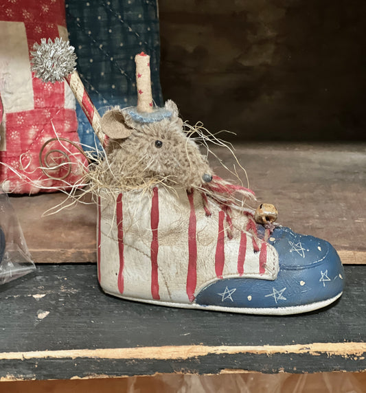 Americana Mouse in shoe